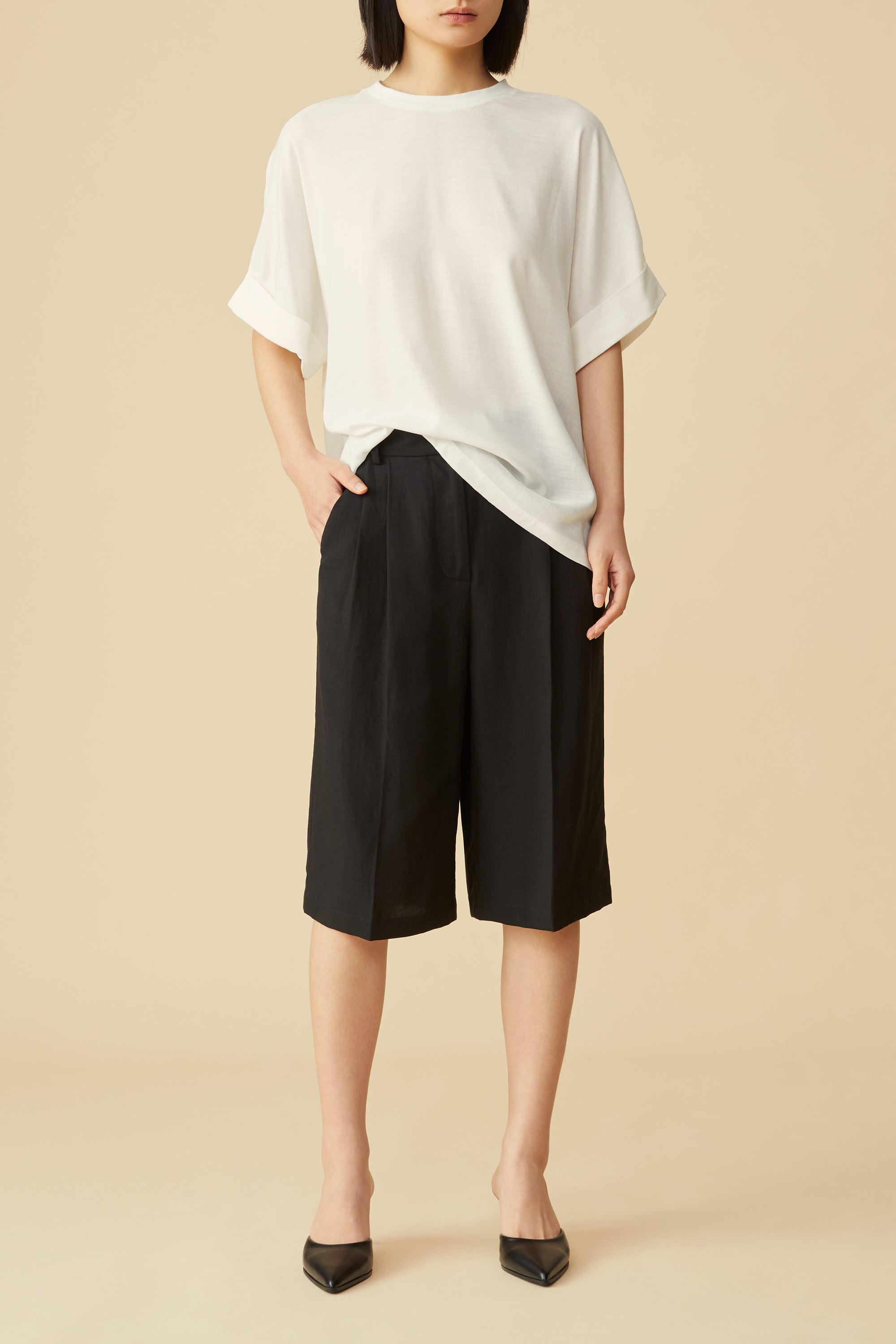 Madison Linen Pleated Bermuda Shorts in Black – LONOCO