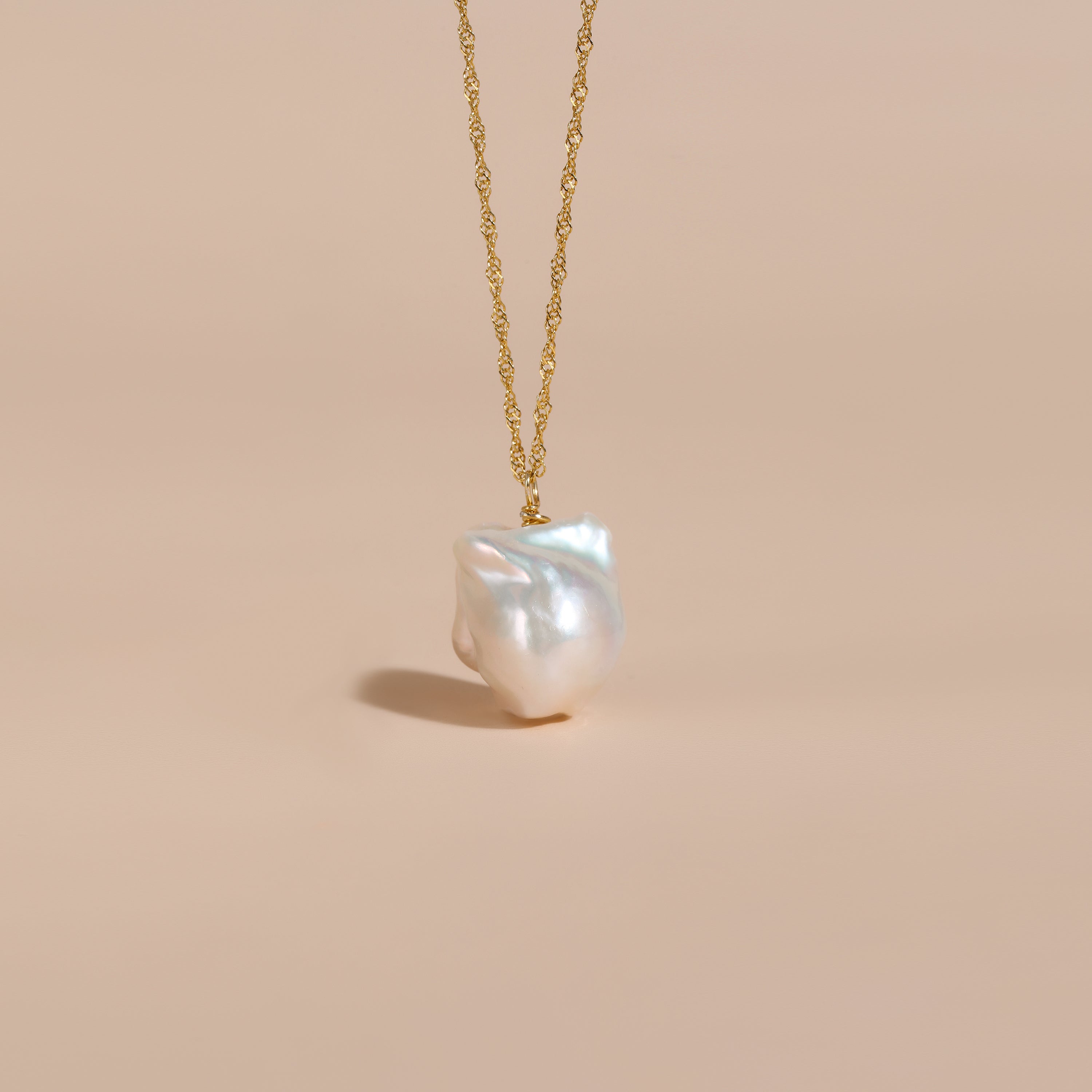 LONOCO | The Santana Necklace with Natural Freshwater Baroque Pearl