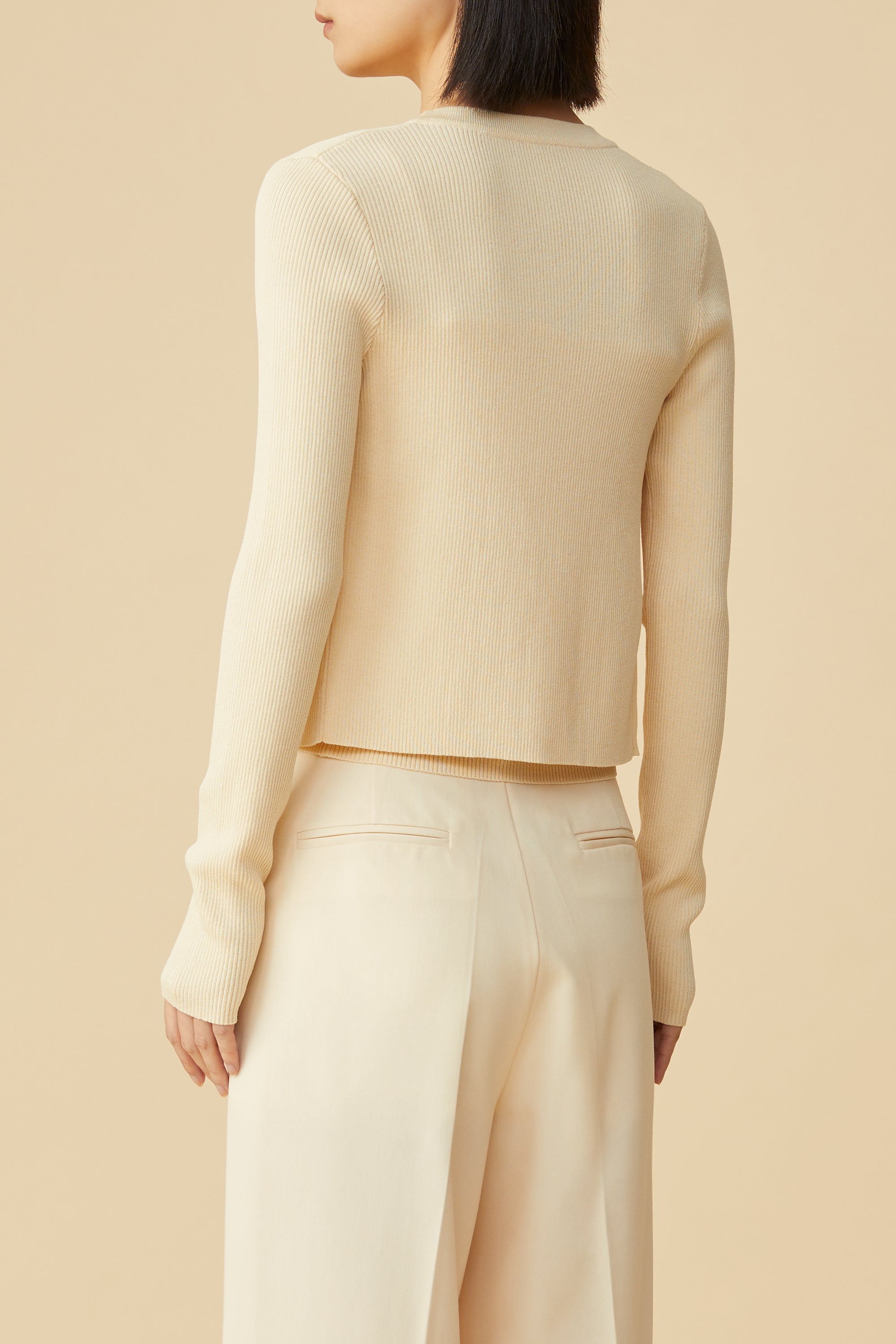 LAMBERTO LOSANI 売れ筋商品|||ランベルト・ロザーニ ニット&セーター アウター レディース Sweaters Yellow Long light yellow knit sweater - Woman - AW2022 | Roberto Verino